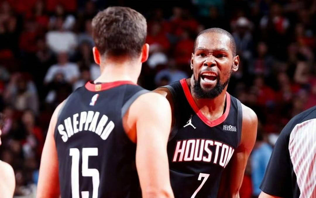 足坛17位亿欧先生分布：英超西甲各7人领跑 意甲...（足坛17位转会费过亿欧球星分布：英超、西甲各7人领跑，意甲紧随其后）