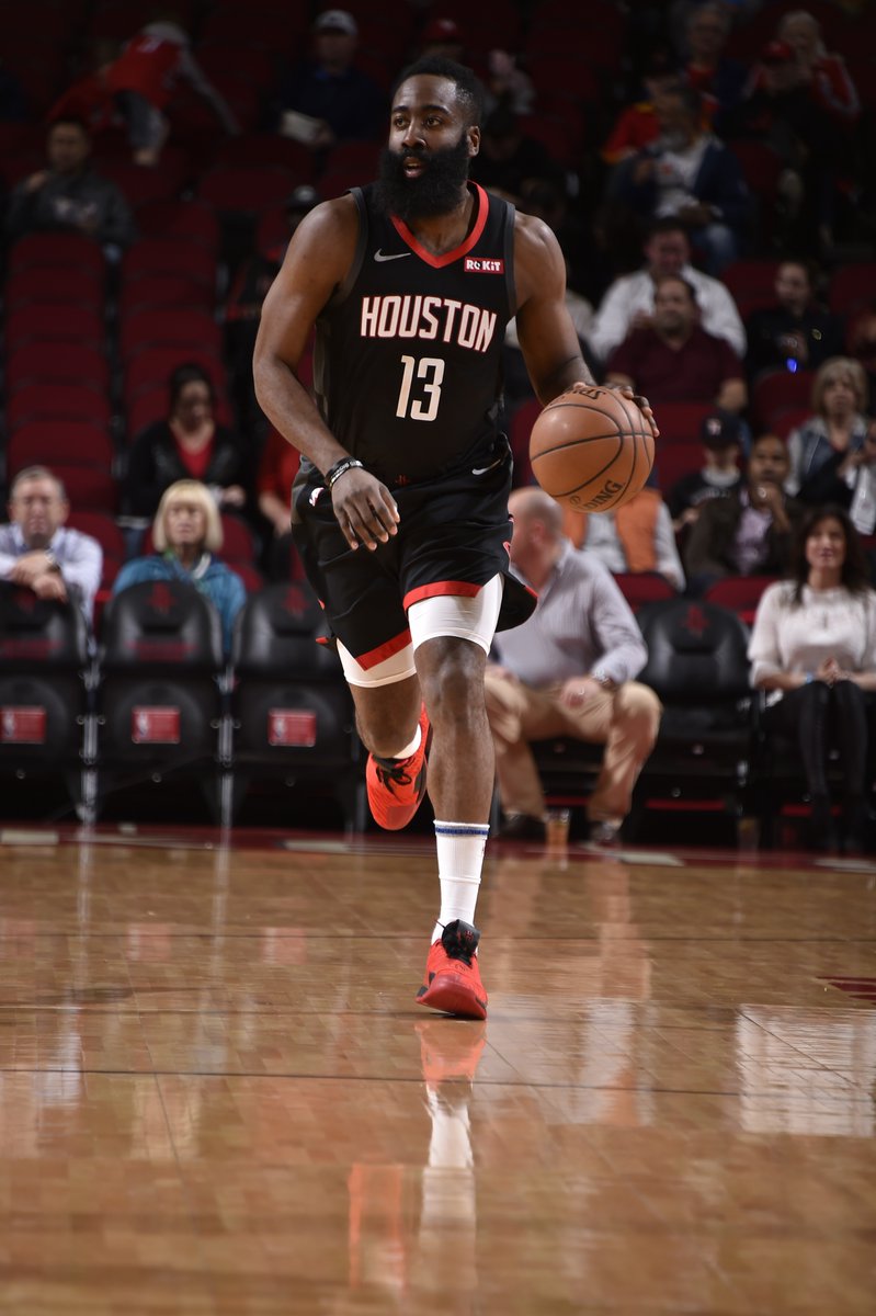 看国米的球也就从11／12赛季开始，最开始一直用...（追国米始于11／12赛季，起初一直用...）