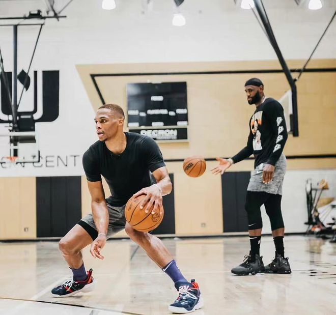 建队基石！武磊、颜骏凌等7人随海港四夺中超冠军（海港四夺中超冠军，武磊、颜骏凌等7人成队中流砥柱）