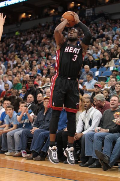 这谁顶得住啊？雷霆首节狂轰45分！9人登场均有得分入账（雷霆首节飙下45分，9人出场全员开胡，谁能招架？）