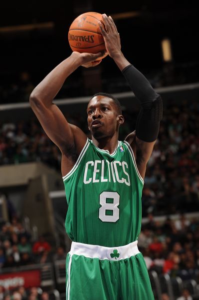 尼克斯vs爵士前瞻：阿努诺比出战成疑，尼克斯主场力争连胜（尼克斯迎战爵士前瞻：阿努诺比能否登场成疑，纽约主场冲击连胜）